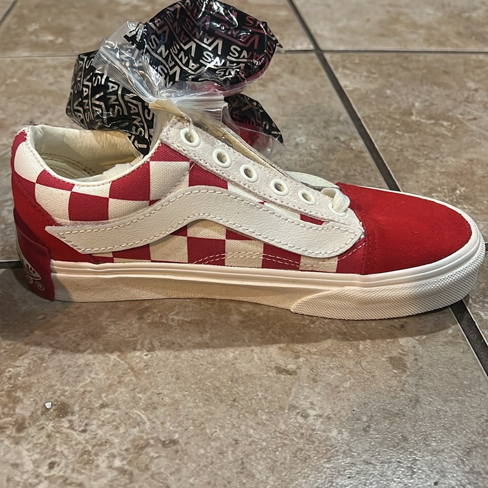 Vans - Picture 8 of 14